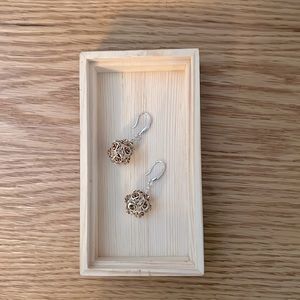 Women’s earrings